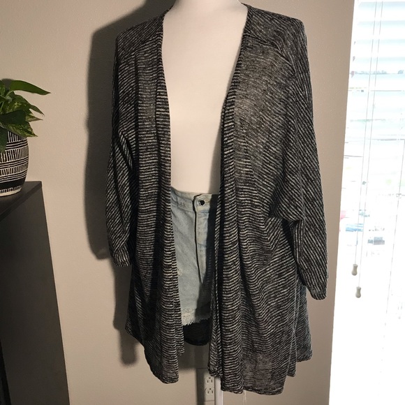 LuLaRoe Sweaters - LuLaRoe Black Stripe Ribbed Lightweight Cardigan